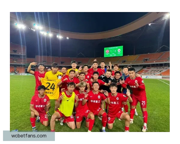 上海海港B队一球小胜泰安天贶豪取四连胜李圣龙造点温钧翔点射致胜